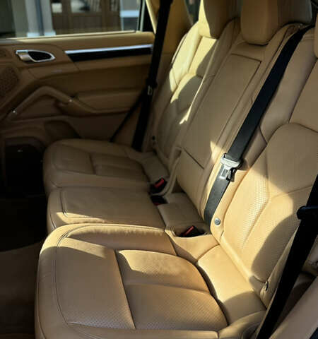 Білий Порше Cayenne, об'ємом двигуна 3 л та пробігом 99 тис. км за 32500 $, фото 31 на Automoto.ua