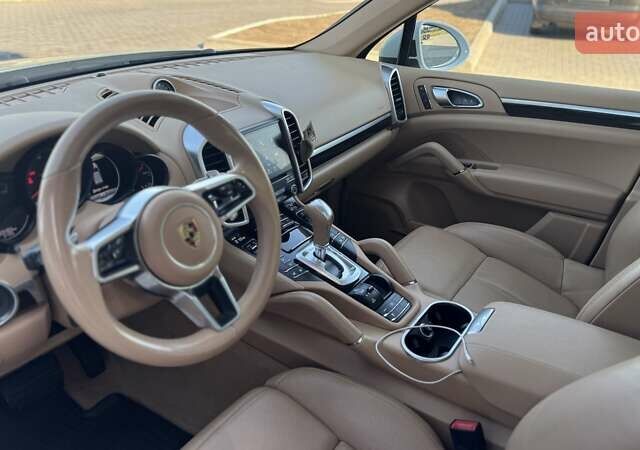 Белый Порше Каен, объемом двигателя 3.6 л и пробегом 70 тыс. км за 32000 $, фото 23 на Automoto.ua