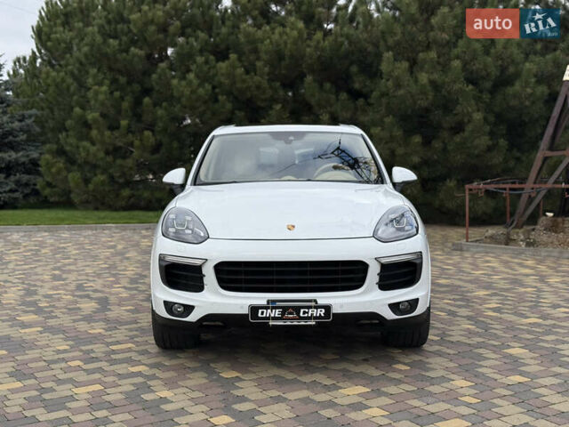 Белый Порше Каен, объемом двигателя 3.6 л и пробегом 70 тыс. км за 27000 $, фото 1 на Automoto.ua
