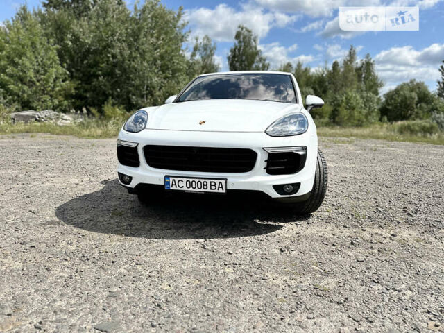 Белый Порше Каен, объемом двигателя 2.97 л и пробегом 140 тыс. км за 38500 $, фото 2 на Automoto.ua