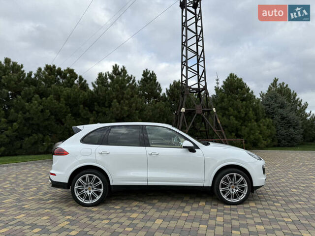 Белый Порше Каен, объемом двигателя 3.6 л и пробегом 70 тыс. км за 27000 $, фото 4 на Automoto.ua