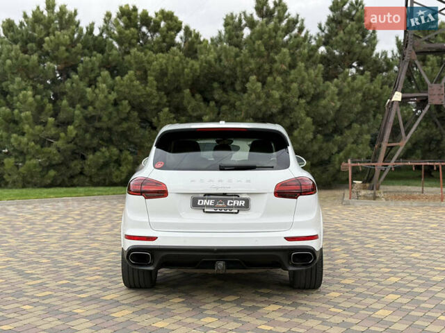 Белый Порше Каен, объемом двигателя 3.6 л и пробегом 70 тыс. км за 27000 $, фото 8 на Automoto.ua