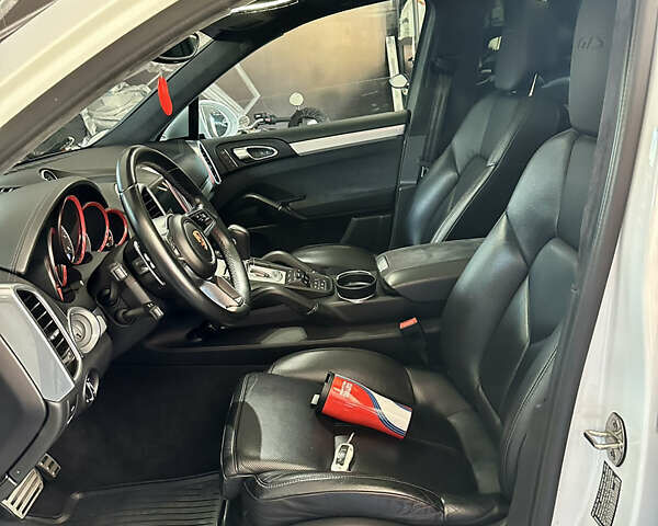 Білий Порше Cayenne, об'ємом двигуна 3.6 л та пробігом 68 тис. км за 39900 $, фото 15 на Automoto.ua