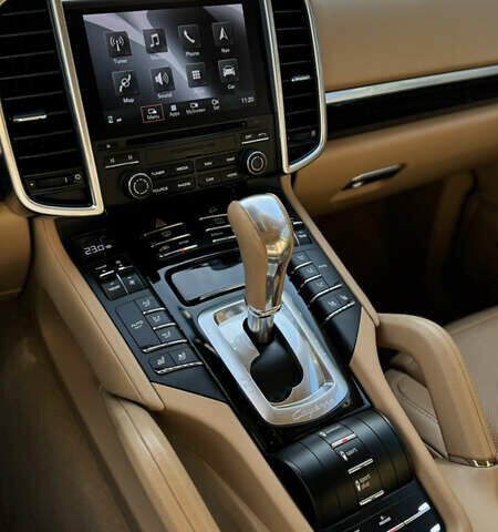 Білий Порше Cayenne, об'ємом двигуна 3 л та пробігом 99 тис. км за 32500 $, фото 33 на Automoto.ua