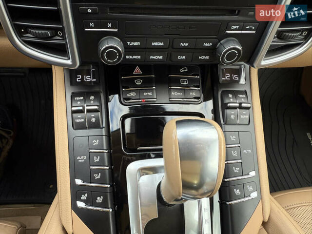 Белый Порше Каен, объемом двигателя 3.6 л и пробегом 70 тыс. км за 27000 $, фото 39 на Automoto.ua