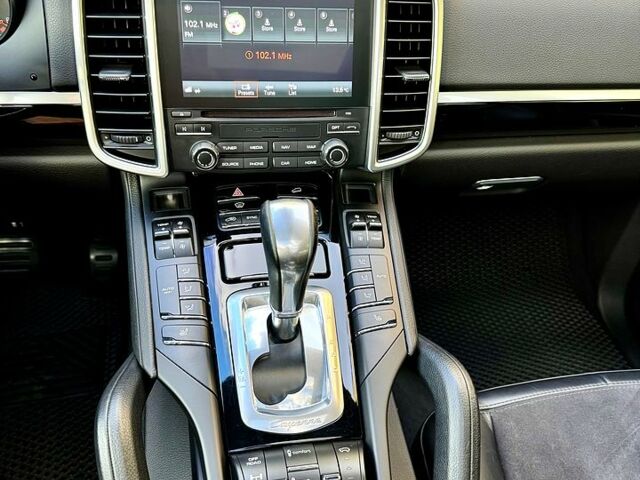 Белый Порше Каен, объемом двигателя 3 л и пробегом 120 тыс. км за 43500 $, фото 7 на Automoto.ua