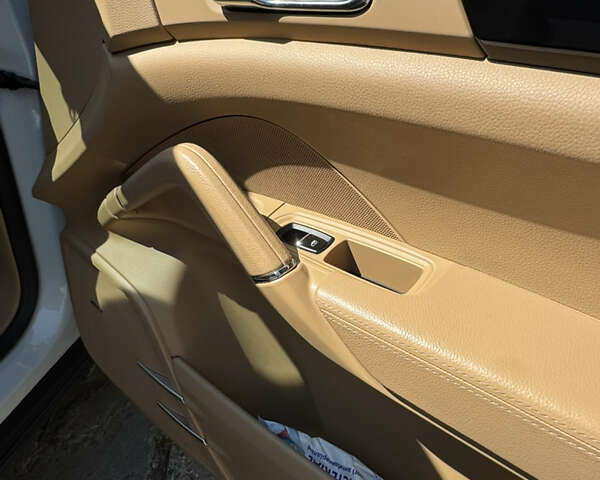 Белый Порше Каен, объемом двигателя 3.6 л и пробегом 115 тыс. км за 27000 $, фото 15 на Automoto.ua