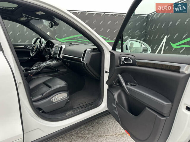 Белый Порше Каен, объемом двигателя 3.6 л и пробегом 62 тыс. км за 29999 $, фото 23 на Automoto.ua