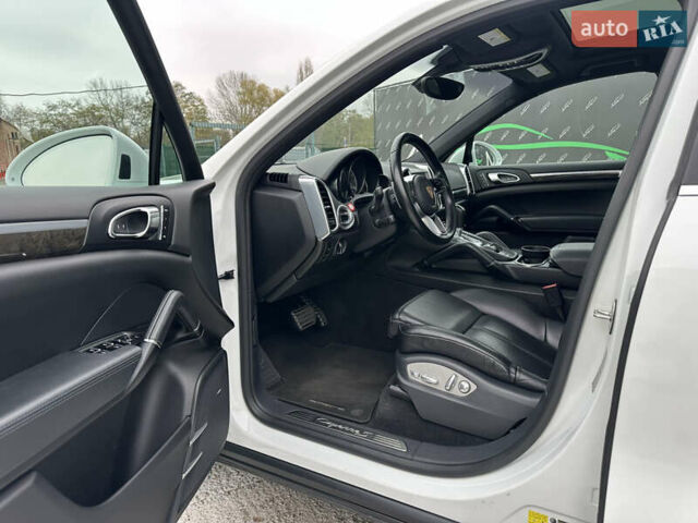 Белый Порше Каен, объемом двигателя 3.6 л и пробегом 62 тыс. км за 29999 $, фото 5 на Automoto.ua