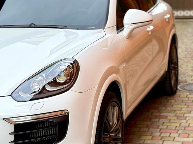 Белый Порше Каен, объемом двигателя 3 л и пробегом 120 тыс. км за 43500 $, фото 3 на Automoto.ua