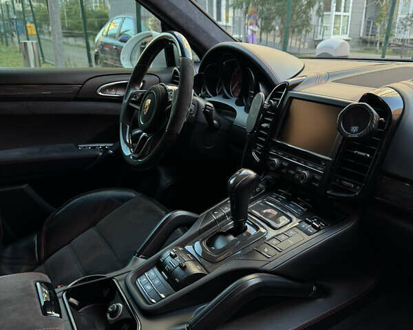 Белый Порше Каен, объемом двигателя 3.6 л и пробегом 133 тыс. км за 45000 $, фото 15 на Automoto.ua