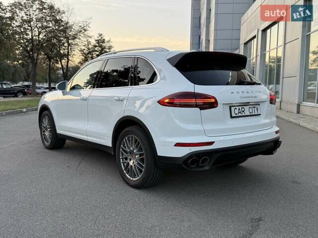Белый Порше Каен, объемом двигателя 3.6 л и пробегом 62 тыс. км за 32999 $, фото 4 на Automoto.ua