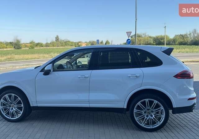 Белый Порше Каен, объемом двигателя 3.6 л и пробегом 70 тыс. км за 32000 $, фото 12 на Automoto.ua