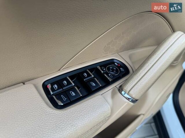 Белый Порше Каен, объемом двигателя 3.6 л и пробегом 70 тыс. км за 32000 $, фото 26 на Automoto.ua