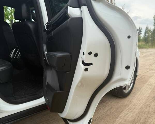 Білий Порше Cayenne, об'ємом двигуна 3.6 л та пробігом 110 тис. км за 39500 $, фото 4 на Automoto.ua