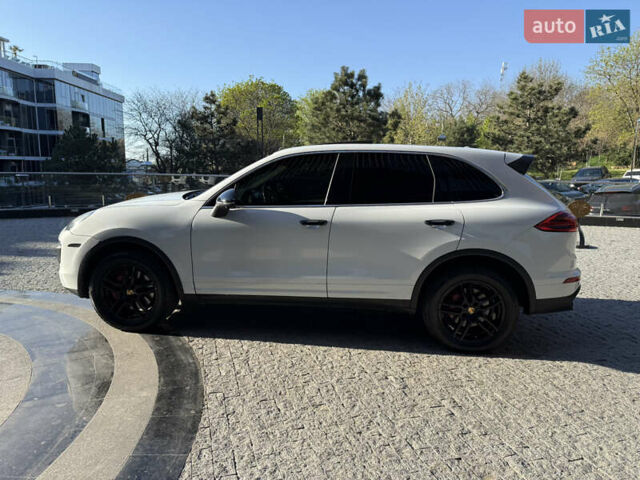 Белый Порше Каен, объемом двигателя 3.6 л и пробегом 121 тыс. км за 27500 $, фото 6 на Automoto.ua