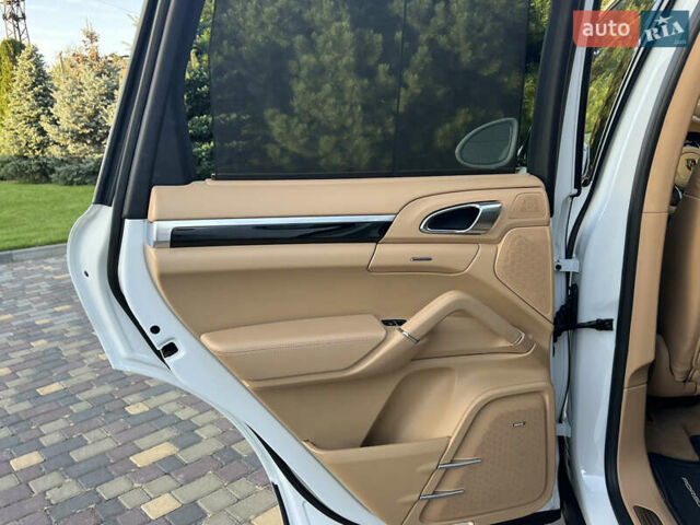 Білий Порше Cayenne, об'ємом двигуна 3.6 л та пробігом 68 тис. км за 27999 $, фото 18 на Automoto.ua