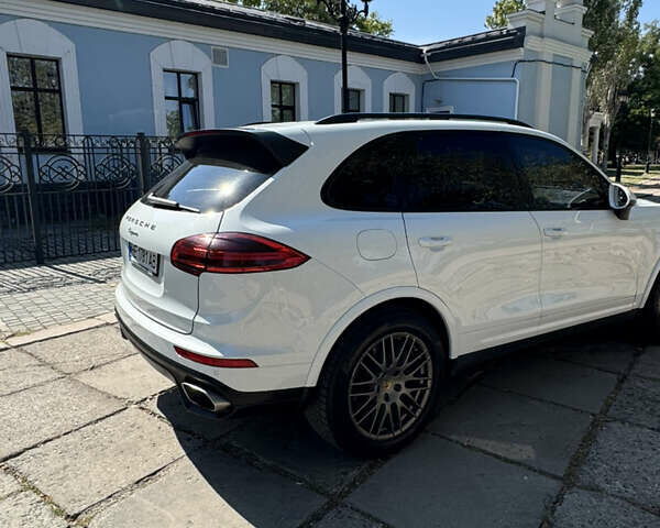 Белый Порше Каен, объемом двигателя 3.6 л и пробегом 115 тыс. км за 27000 $, фото 1 на Automoto.ua
