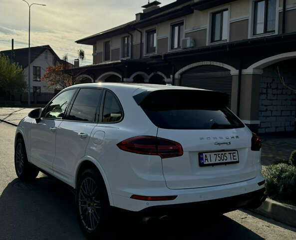 Білий Порше Cayenne, об'ємом двигуна 3 л та пробігом 99 тис. км за 32500 $, фото 9 на Automoto.ua
