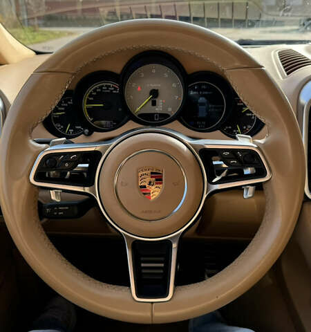 Білий Порше Cayenne, об'ємом двигуна 3 л та пробігом 99 тис. км за 32500 $, фото 20 на Automoto.ua