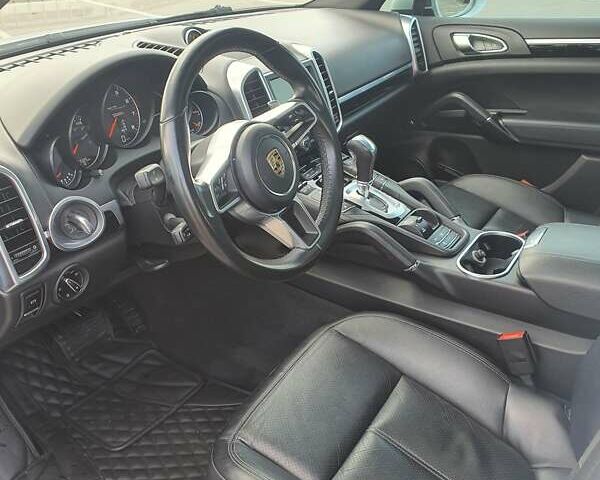 Белый Порше Каен, объемом двигателя 3.6 л и пробегом 139 тыс. км за 26900 $, фото 8 на Automoto.ua