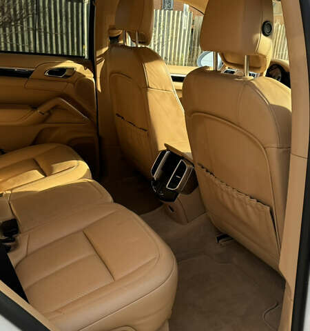 Білий Порше Cayenne, об'ємом двигуна 3 л та пробігом 99 тис. км за 32500 $, фото 32 на Automoto.ua