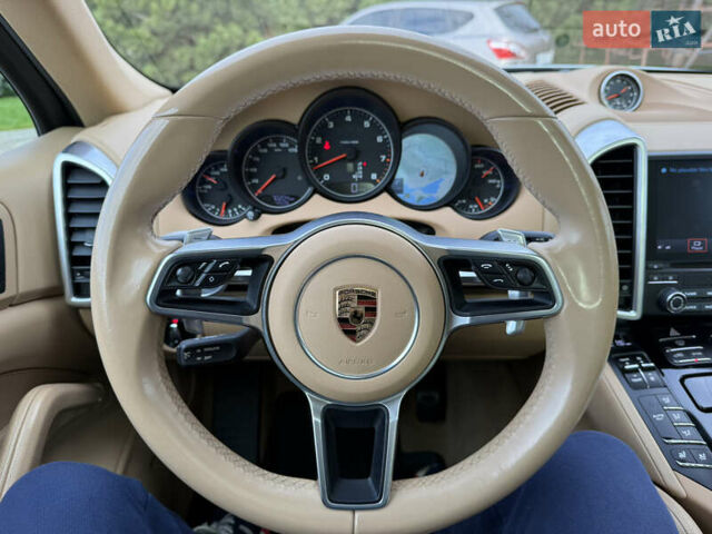 Белый Порше Каен, объемом двигателя 3.6 л и пробегом 70 тыс. км за 27000 $, фото 35 на Automoto.ua