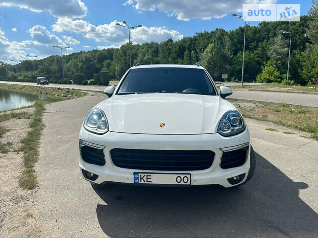 Белый Порше Каен, объемом двигателя 3.6 л и пробегом 130 тыс. км за 35000 $, фото 4 на Automoto.ua