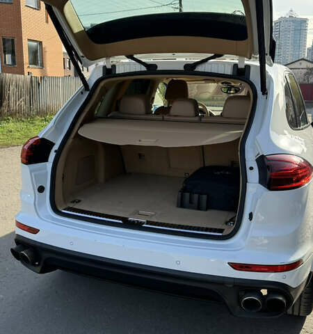 Білий Порше Cayenne, об'ємом двигуна 3 л та пробігом 99 тис. км за 32500 $, фото 10 на Automoto.ua