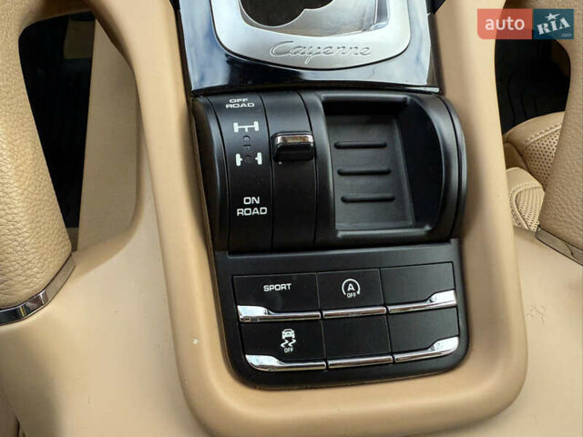 Белый Порше Каен, объемом двигателя 3.6 л и пробегом 70 тыс. км за 27000 $, фото 38 на Automoto.ua