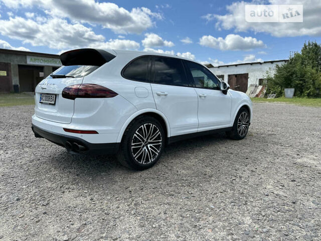 Белый Порше Каен, объемом двигателя 2.97 л и пробегом 140 тыс. км за 38500 $, фото 15 на Automoto.ua