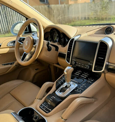 Білий Порше Cayenne, об'ємом двигуна 3 л та пробігом 99 тис. км за 32500 $, фото 17 на Automoto.ua