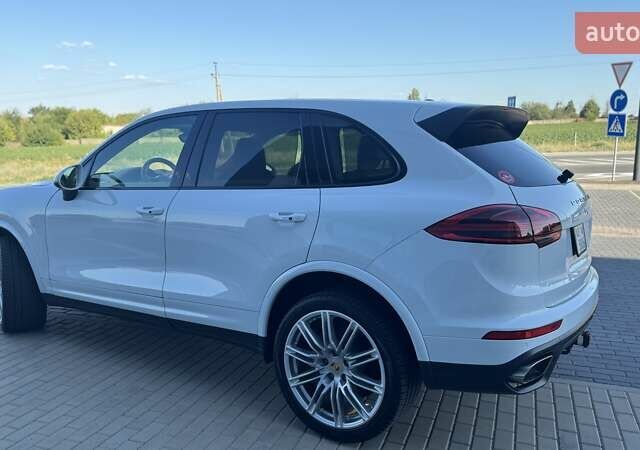 Белый Порше Каен, объемом двигателя 3.6 л и пробегом 70 тыс. км за 32000 $, фото 11 на Automoto.ua