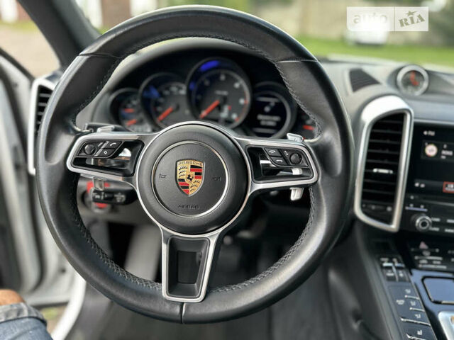 Белый Порше Каен, объемом двигателя 2.97 л и пробегом 140 тыс. км за 38500 $, фото 33 на Automoto.ua
