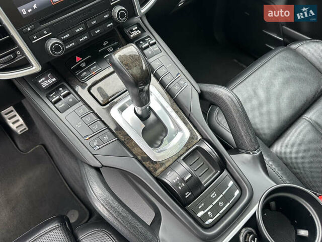 Белый Порше Каен, объемом двигателя 3.6 л и пробегом 62 тыс. км за 29999 $, фото 12 на Automoto.ua