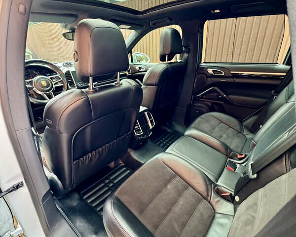 Белый Порше Каен, объемом двигателя 2.97 л и пробегом 120 тыс. км за 43500 $, фото 8 на Automoto.ua