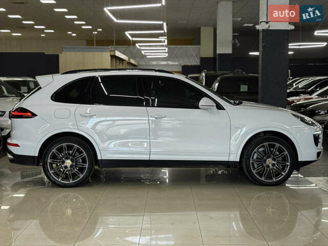 Білий Порше Cayenne, об'ємом двигуна 2.97 л та пробігом 123 тис. км за 43999 $, фото 4 на Automoto.ua