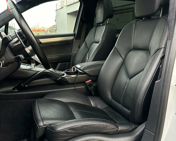 Білий Порше Cayenne, об'ємом двигуна 3.6 л та пробігом 68 тис. км за 39900 $, фото 4 на Automoto.ua