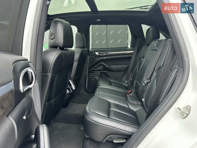 Белый Порше Каен, объемом двигателя 3.6 л и пробегом 62 тыс. км за 29999 $, фото 18 на Automoto.ua