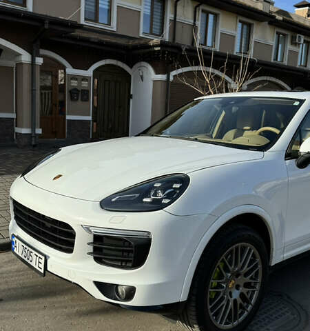 Білий Порше Cayenne, об'ємом двигуна 3 л та пробігом 99 тис. км за 32500 $, фото 2 на Automoto.ua