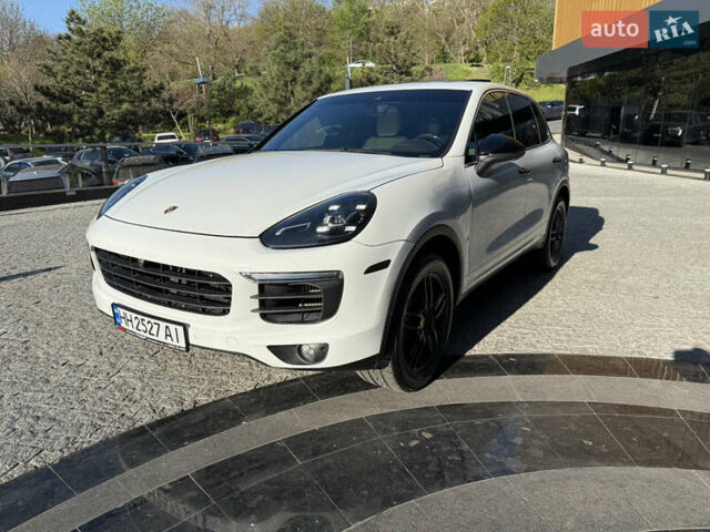 Белый Порше Каен, объемом двигателя 3.6 л и пробегом 121 тыс. км за 27500 $, фото 8 на Automoto.ua