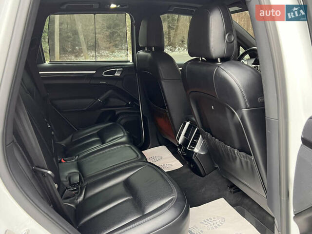 Белый Порше Каен, объемом двигателя 2.97 л и пробегом 92 тыс. км за 34999 $, фото 58 на Automoto.ua