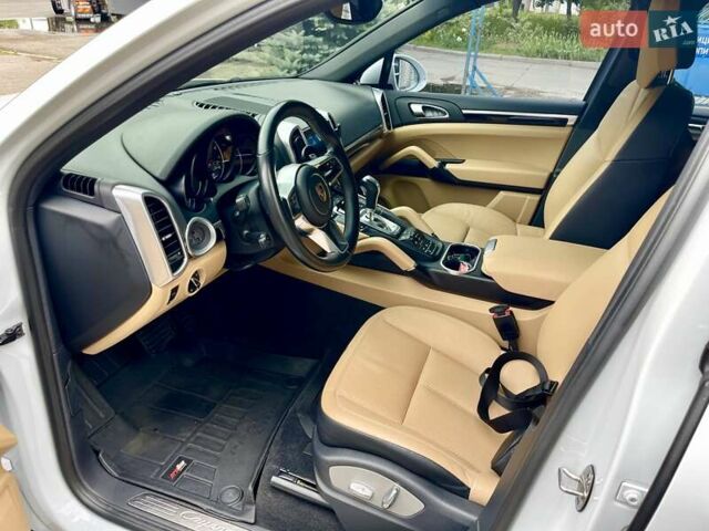 Белый Порше Каен, объемом двигателя 3.6 л и пробегом 148 тыс. км за 32000 $, фото 10 на Automoto.ua