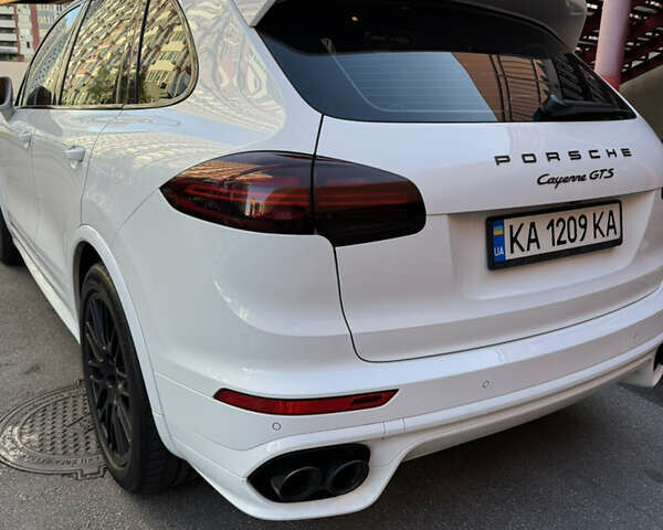 Белый Порше Каен, объемом двигателя 3.6 л и пробегом 133 тыс. км за 45000 $, фото 6 на Automoto.ua