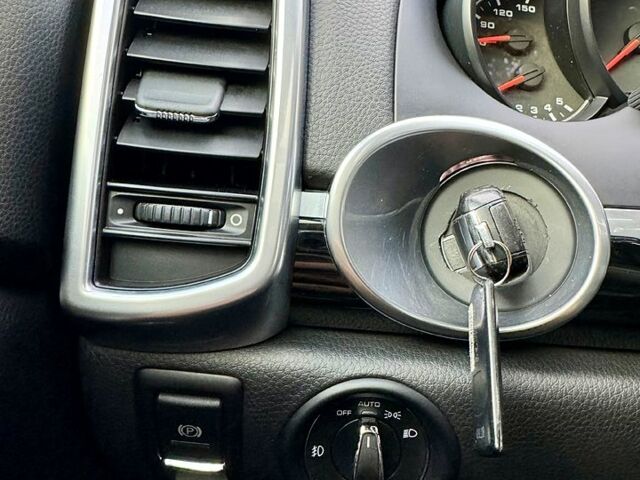 Белый Порше Каен, объемом двигателя 3 л и пробегом 120 тыс. км за 43500 $, фото 5 на Automoto.ua