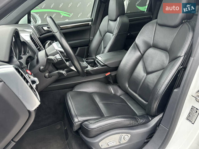 Белый Порше Каен, объемом двигателя 3.6 л и пробегом 62 тыс. км за 29999 $, фото 8 на Automoto.ua