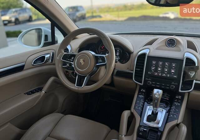 Белый Порше Каен, объемом двигателя 3.6 л и пробегом 70 тыс. км за 32000 $, фото 21 на Automoto.ua