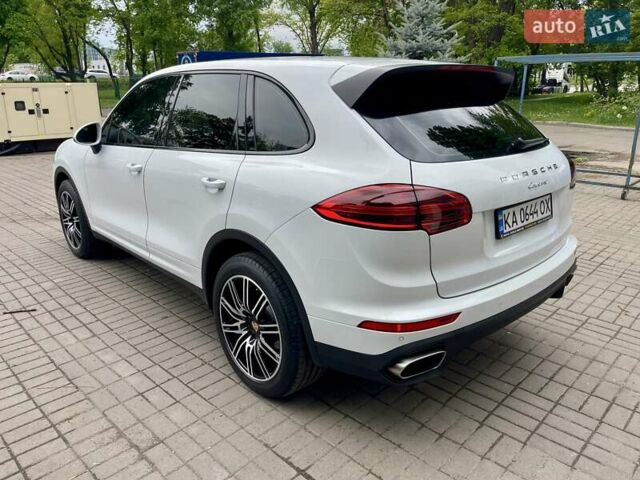 Белый Порше Каен, объемом двигателя 3.6 л и пробегом 148 тыс. км за 32000 $, фото 3 на Automoto.ua