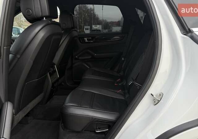 Белый Порше Каен, объемом двигателя 3 л и пробегом 137 тыс. км за 43000 $, фото 7 на Automoto.ua