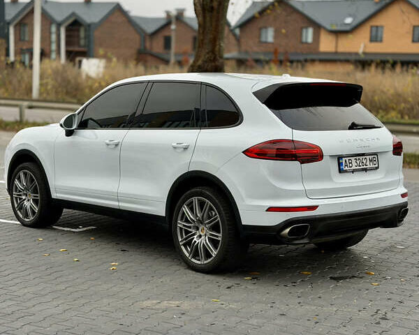 Белый Порше Каен, объемом двигателя 3.6 л и пробегом 126 тыс. км за 28500 $, фото 3 на Automoto.ua